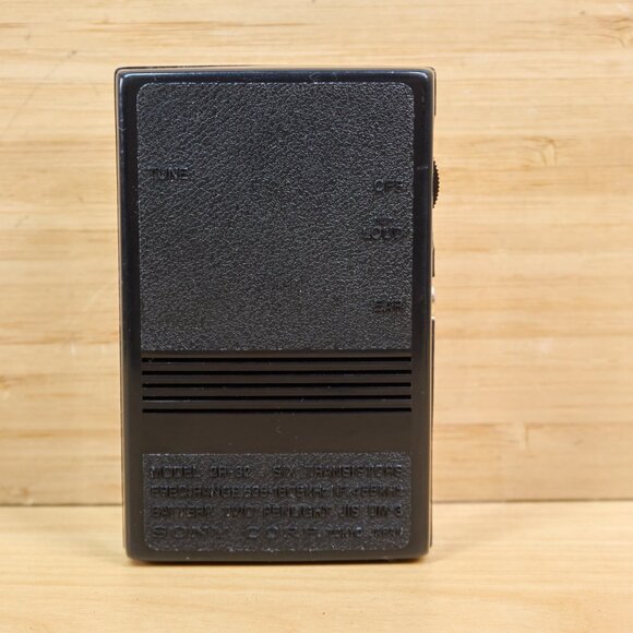 Vintage Sony 2R-32 Six Transistor Portable AM Radio, Working, Made in Japan - Picture 6 of 9